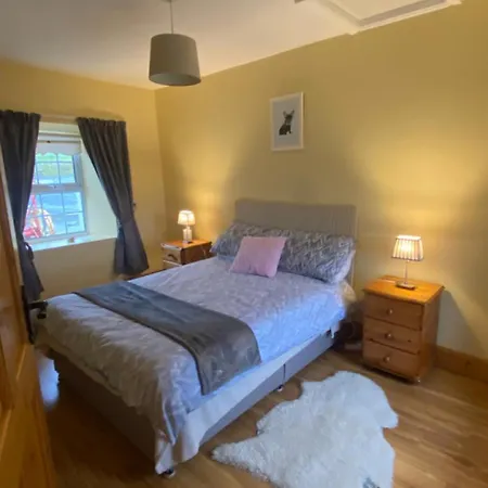 Cheerful 3 Bedroom Country Ennis
