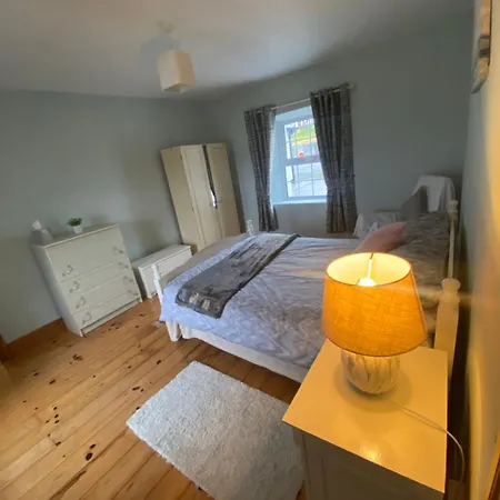 Cheerful 3 Bedroom Country Ennis