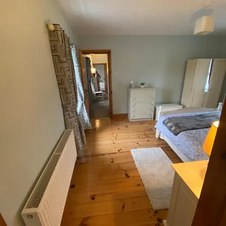 Apartamento Cheerful 3 Bedroom Country