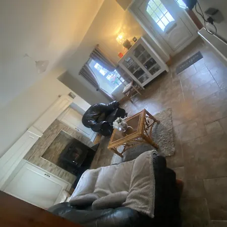 Cheerful 3 Bedroom Country Apartmán *