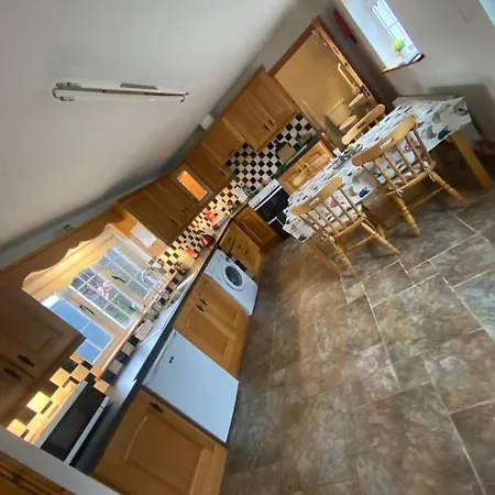Apartment Cheerful 3 Bedroom Country Ennis