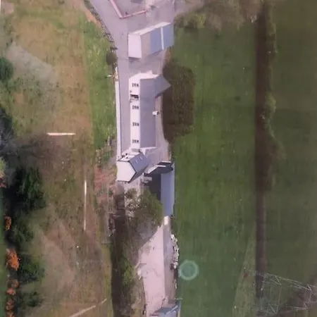 Cheerful 3 Bedroom Country *