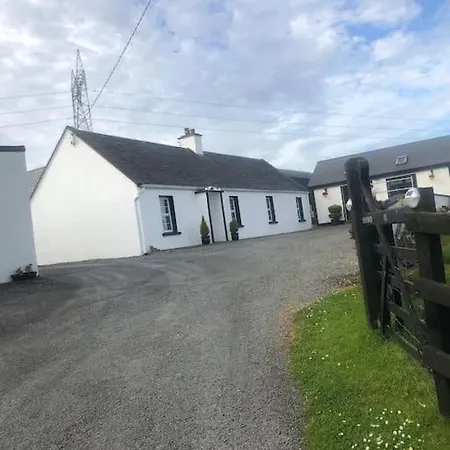 Cheerful 3 Bedroom Country Apartamento