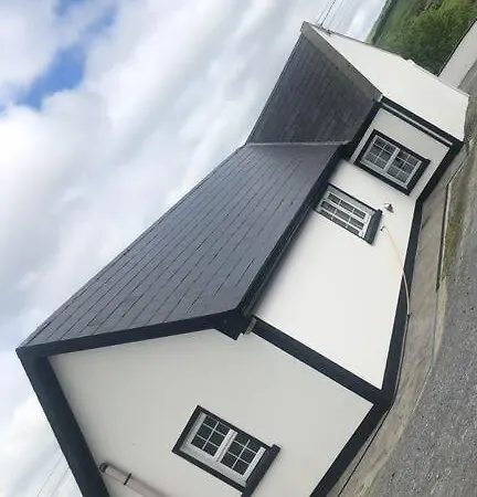 Cheerful 3 Bedroom Country