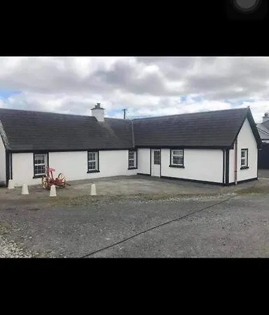 Cheerful 3 Bedroom Country Apartmán