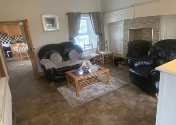 Cheerful 3 Bedroom Country