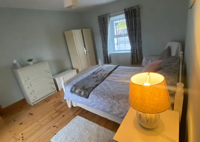 Cheerful 3 Bedroom Country Ennis