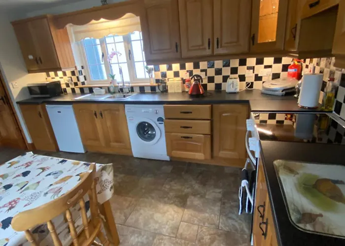 Cheerful 3 Bedroom Country * Ennis