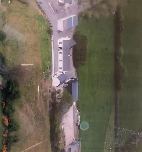 Cheerful 3 Bedroom Country *