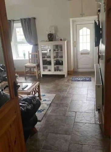 Cheerful 3 Bedroom Country Ennis