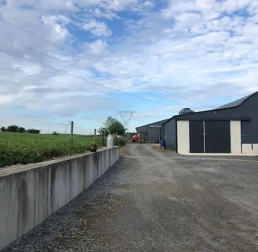 Cheerful 3 Bedroom Country *