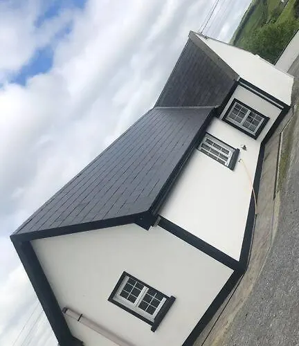 Cheerful 3 Bedroom Country